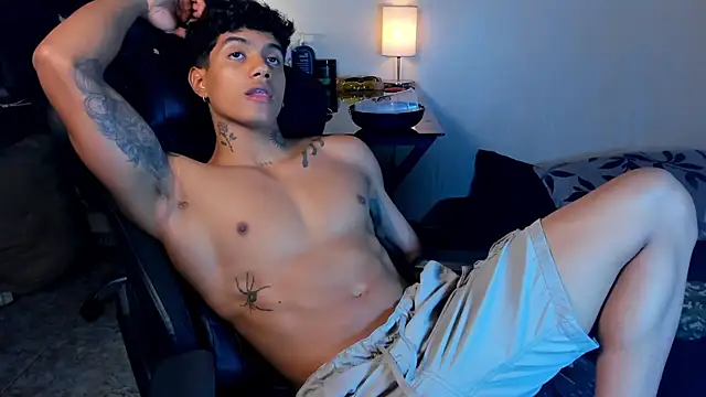 Snapshot of aress_damon chatting on November 30, 7:07 pm aress damon online show from November 30, 7:07 pm