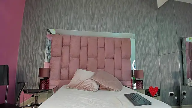 Snapshot of Fernanda_Thail chatting on December 4, 12:03 pm Fernanda Thail online show from December 4, 12:03 pm