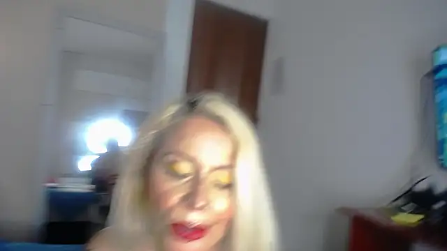 Snapshot of melo_deborah chatting on February 25, 8:51 pm melo deborah online show from February 25, 8:51 pm