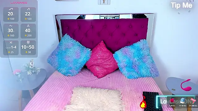 Samantha  F W online show from February 23, 9:34 pm