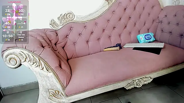 Snapshot of Mysterius_Woman chatting on December 15, 12:53 pm Mysterius Woman online show from December 15, 12:53 pm