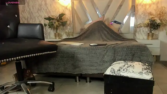 Mysterius Woman online show from July 24, 11:08 am