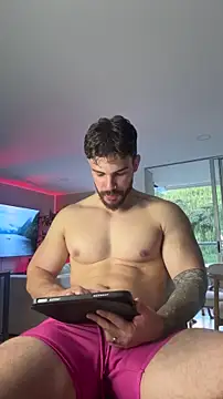 Snapshot of Valenthino_Salvatore chatting on May 4, 10:50 pm Valenthino Salvatore online show from May 4, 10:50 pm