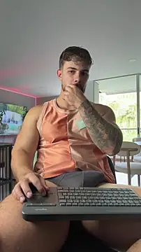 Snapshot of Valenthino_Salvatore chatting on May 14, 9:43 pm Valenthino Salvatore online show from May 14, 9:43 pm