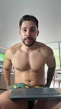 Snapshot of Valenthino_Salvatore chatting on May 17, 7:54 pm Valenthino Salvatore online show from May 17, 7:54 pm