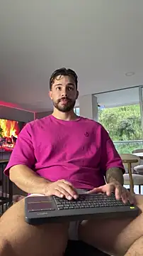 Snapshot of Valenthino_Salvatore chatting on May 20, 10:49 pm Valenthino Salvatore online show from May 20, 10:49 pm
