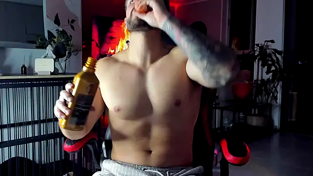Snapshot of Valenthino_Salvatore chatting on June 7, 12:04 am Valenthino Salvatore online show from June 7, 12:04 am