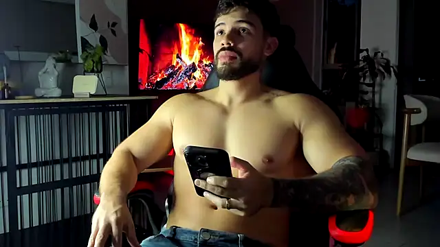 Snapshot of Valenthino_Salvatore chatting on June 15, 11:29 pm Valenthino Salvatore online show from June 15, 11:29 pm