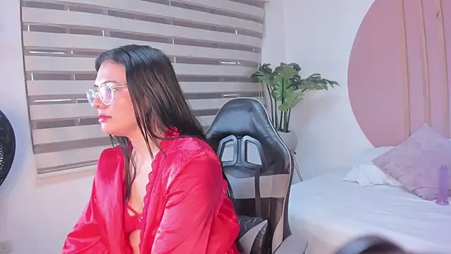 Snapshot of samantha_loughty chatting on December 2, 7:09 pm samantha loughty online show from December 2, 7:09 pm