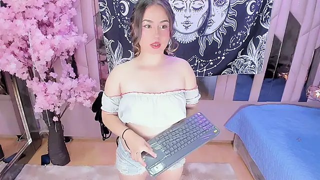 Snapshot of Naomistart chatting on December 14, 9:19 pm Naomistart online show from December 14, 9:19 pm