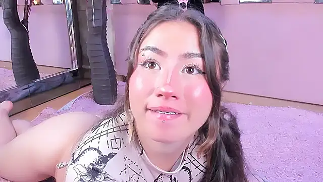 Naomistart online show from December 20, 9:55 pm