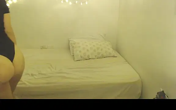 Snapshot of Renata_Honey chatting on December 5, 12:30 am Renata Honey online show from December 5, 12:30 am