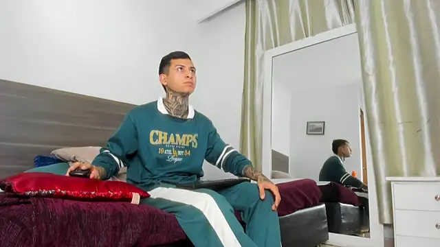 Snapshot of Andrew_sanders68 chatting on December 3, 11:25 pm Andrew sanders68 online show from December 3, 11:25 pm