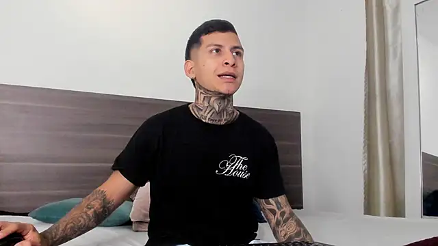 Snapshot of Andrew_sanders68 chatting on December 4, 11:13 pm Andrew sanders68 online show from December 4, 11:13 pm