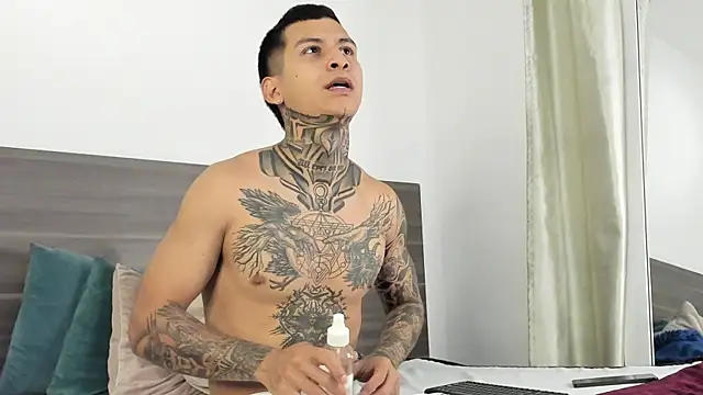 Snapshot of Andrew_sanders68 chatting on December 16, 3:22 am Andrew sanders68 online show from December 16, 3:22 am