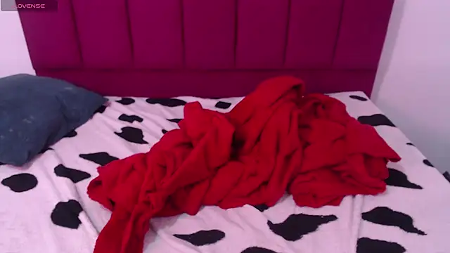 Snapshot of Tinyy_Star chatting on December 4, 4:11 am Tinyy Star online show from December 4, 4:11 am