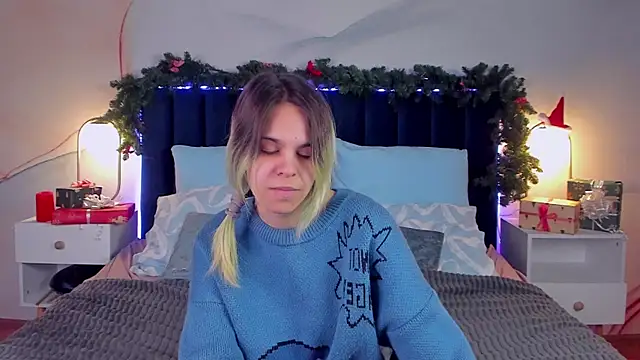 Snapshot of LiraBelle chatting on December 15, 3:22 am LiraBelle online show from December 15, 3:22 am