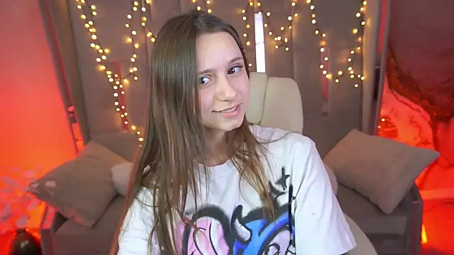 TinyNatalie online show from April 28, 12:43 pm
