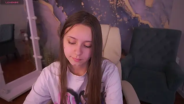 TinyNatalie online show from May 1, 1:26 pm