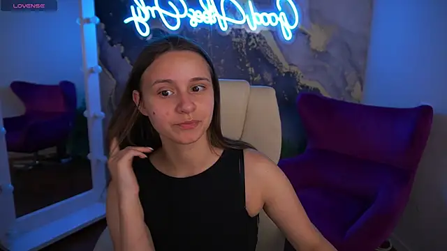 TinyNatalie online show from June 30, 8:10 pm