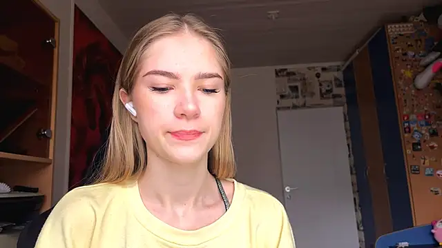 Snapshot of JesicaMortensen chatting on December 3, 8:12 am JesicaMortensen online show from December 3, 8:12 am