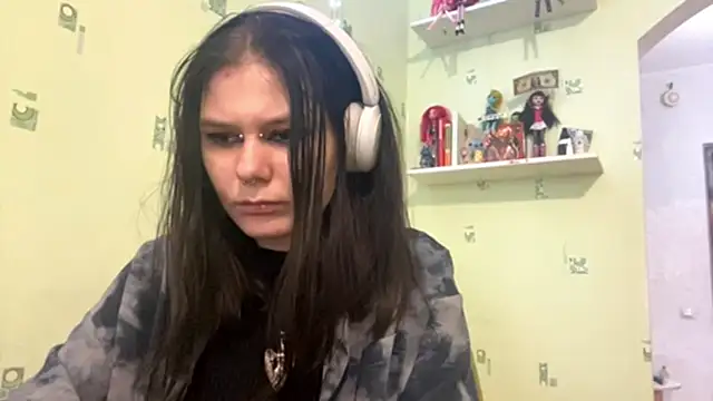 Snapshot of TraceeSchutt chatting on December 4, 12:14 pm TraceeSchutt online show from December 4, 12:14 pm