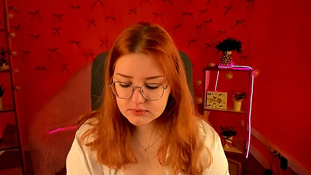 Snapshot of StaceyJensen chatting on December 18, 9:26 am StaceyJensen online show from December 18, 9:26 am