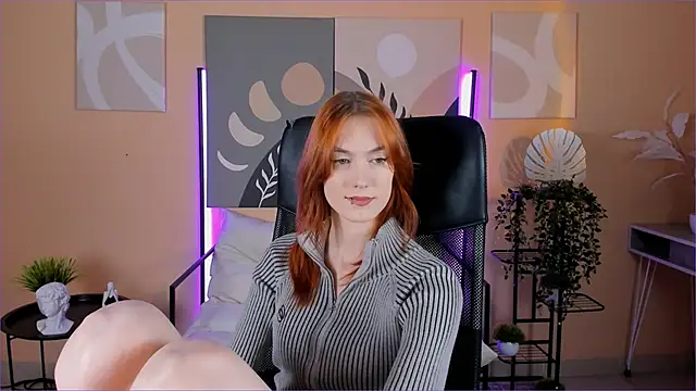 Snapshot of SierraHarper chatting on December 13, 7:53 pm SierraHarper online show from December 13, 7:53 pm