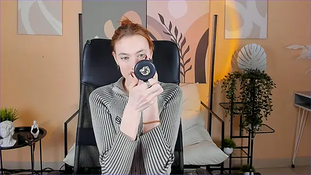 Snapshot of SierraHarper chatting on December 14, 4:45 pm SierraHarper online show from December 14, 4:45 pm