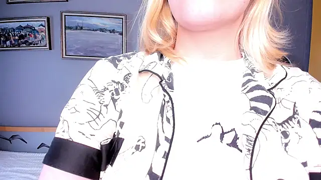 Snapshot of TideLunar chatting on December 4, 6:34 am TideLunar online show from December 4, 6:34 am