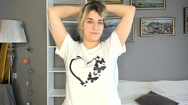 Snapshot of TideLunar chatting on December 16, 5:23 am TideLunar online show from December 16, 5:23 am