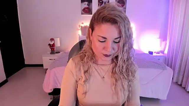 Snapshot of Violeta_Hotter chatting on November 23, 10:59 am Violeta Hotter online show from November 23, 10:59 am