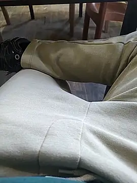 Snapshot of BarrenProtege chatting on December 17, 12:00 pm BarrenProtege online show from December 17, 12:00 pm