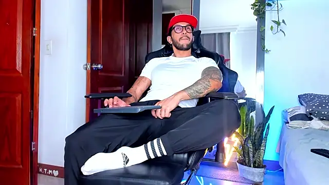 Snapshot of JotaCeliz chatting on December 16, 5:18 pm JotaCeliz online show from December 16, 5:18 pm