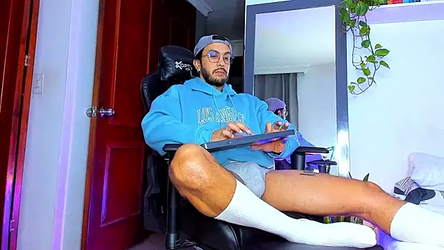 Snapshot of JotaCeliz chatting on February 27, 10:48 am JotaCeliz online show from February 27, 10:48 am