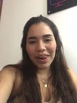 Snapshot of Saraa_lips chatting on December 16, 1:05 pm Saraa lips online show from December 16, 1:05 pm