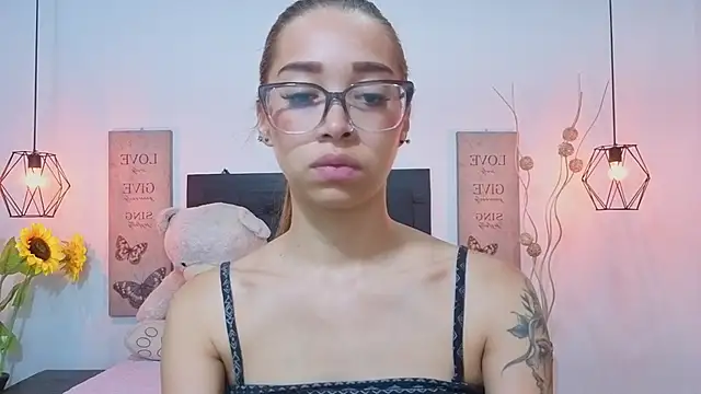 Snapshot of Antonella_mc chatting on June 19, 12:20 pm Antonella mc online show from June 19, 12:20 pm