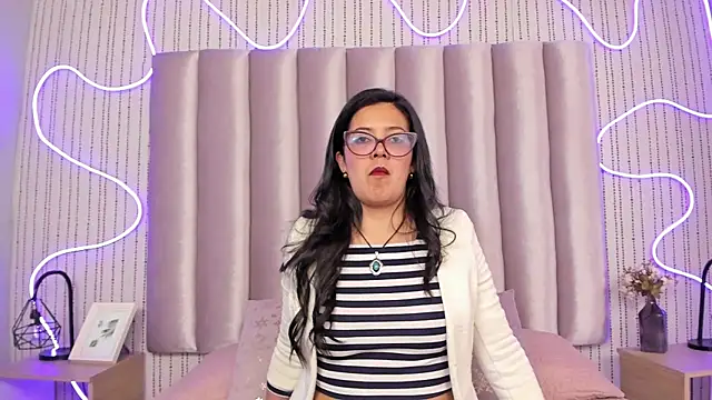 Snapshot of TAMARALEWISMD chatting on December 4, 4:11 am TAMARALEWISMD online show from December 4, 4:11 am