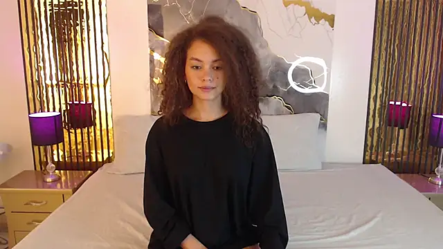 Snapshot of MiticaBrennet_ chatting on December 17, 5:13 am MiticaBrennet online show from December 17, 5:13 am