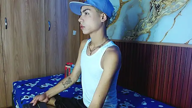 Snapshot of maverickhotson303av chatting on December 15, 11:09 pm maverickhotson303av online show from December 15, 11:09 pm