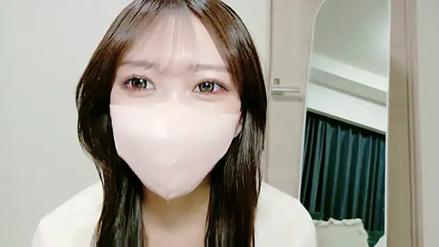 Snapshot of alicechan_v chatting on May 3, 11:27 am alicechan v online show from May 3, 11:27 am