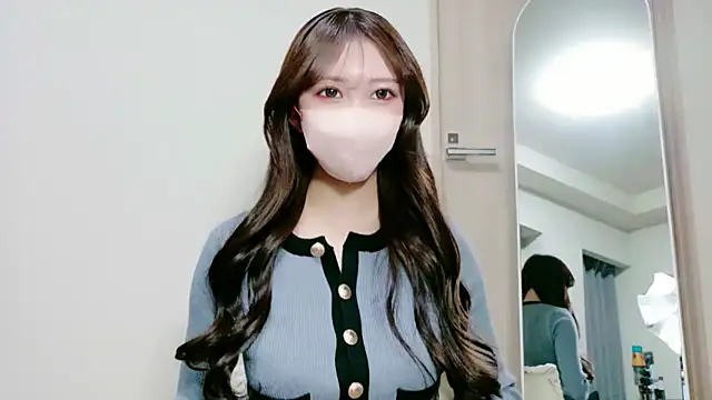 Snapshot of alicechan_v chatting on May 10, 3:50 pm alicechan v online show from May 10, 3:50 pm