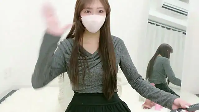 Snapshot of alicechan_v chatting on May 20, 9:48 am alicechan v online show from May 20, 9:48 am