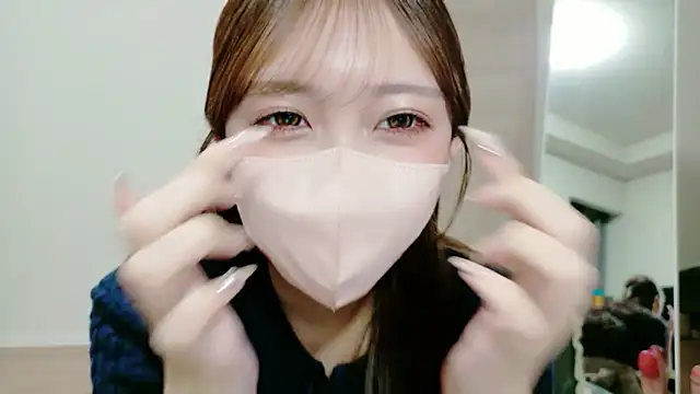 Snapshot of alicechan_v chatting on June 30, 1:23 pm alicechan v online show from June 30, 1:23 pm