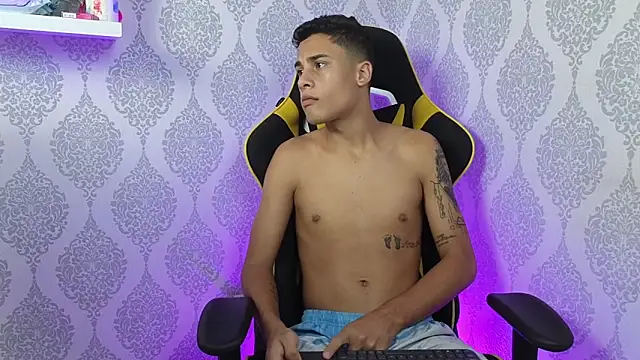 Snapshot of The_big_twink_x chatting on November 25, 7:47 pm The big twink x online show from November 25, 7:47 pm