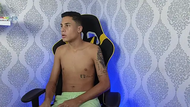 Snapshot of The_big_twink_x chatting on November 26, 7:26 pm The big twink x online show from November 26, 7:26 pm