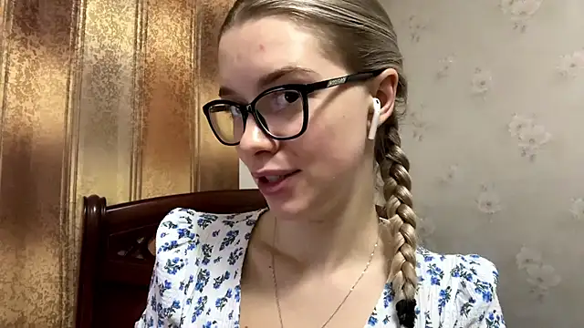 Snapshot of MichikoWienandt chatting on November 26, 5:08 am MichikoWienandt online show from November 26, 5:08 am