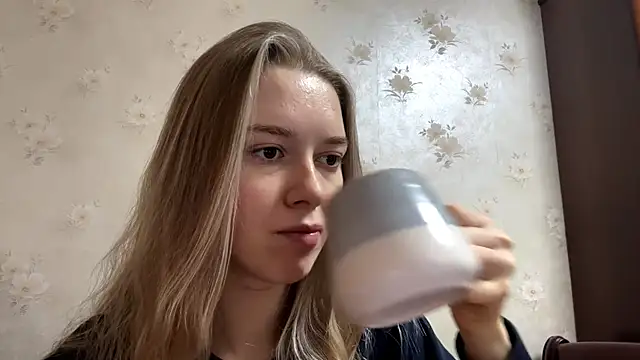 Snapshot of MichikoWienandt chatting on November 28, 5:32 am MichikoWienandt online show from November 28, 5:32 am