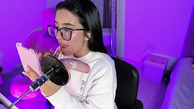 IbbieeBennett 1 online show from January 8, 2:36 am