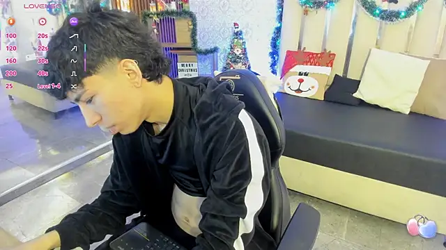 Snapshot of kaelwolf_tay chatting on December 15, 7:18 pm kaelwolf tay online show from December 15, 7:18 pm